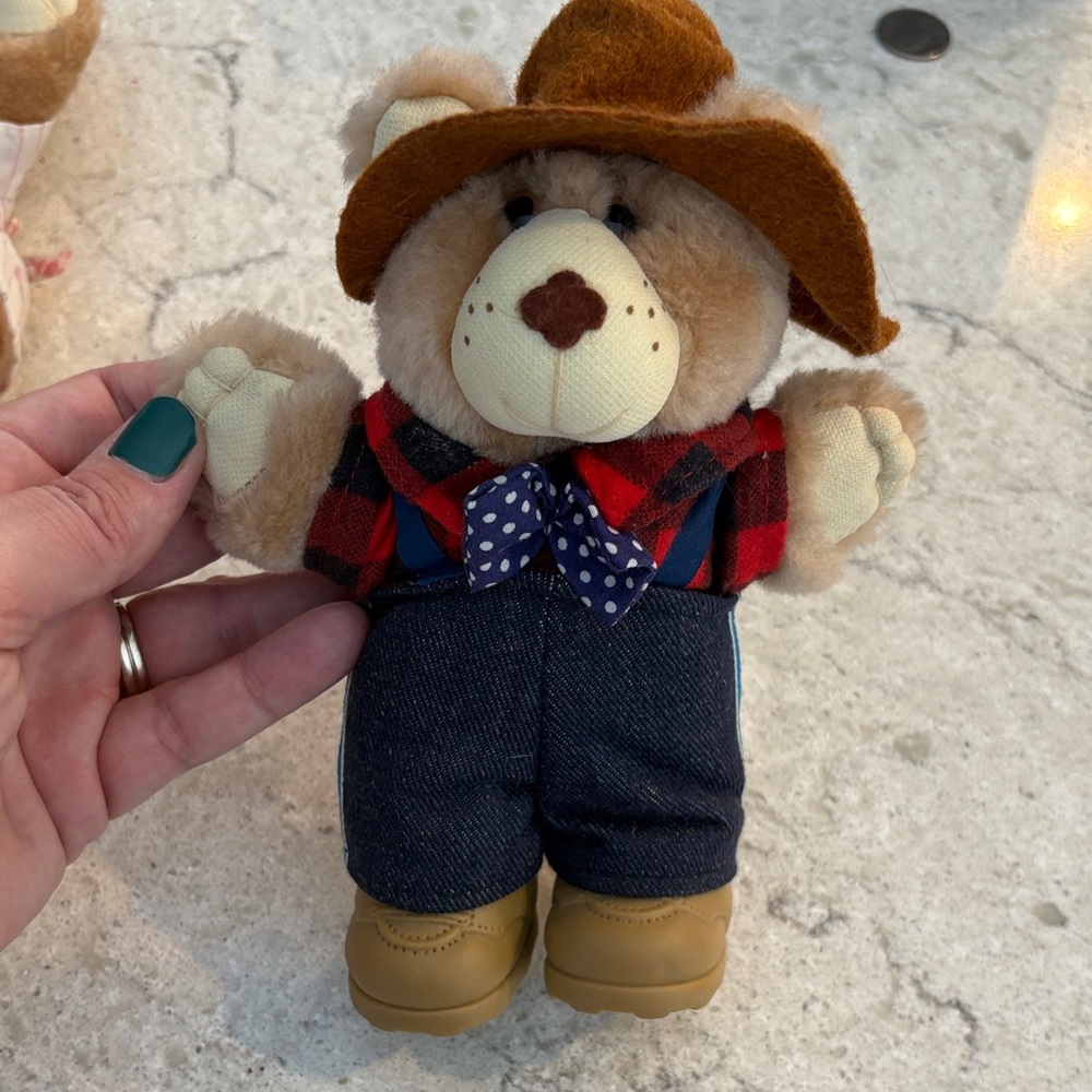 Vintage 1986 Wendy's Farrell Furskins teddy bear plush.